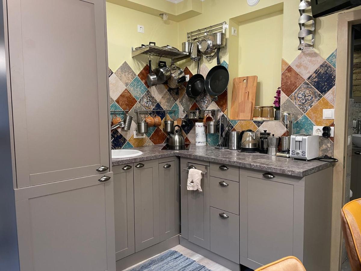 Апартаменты Exquisite 1br Apts In Center W Parking *